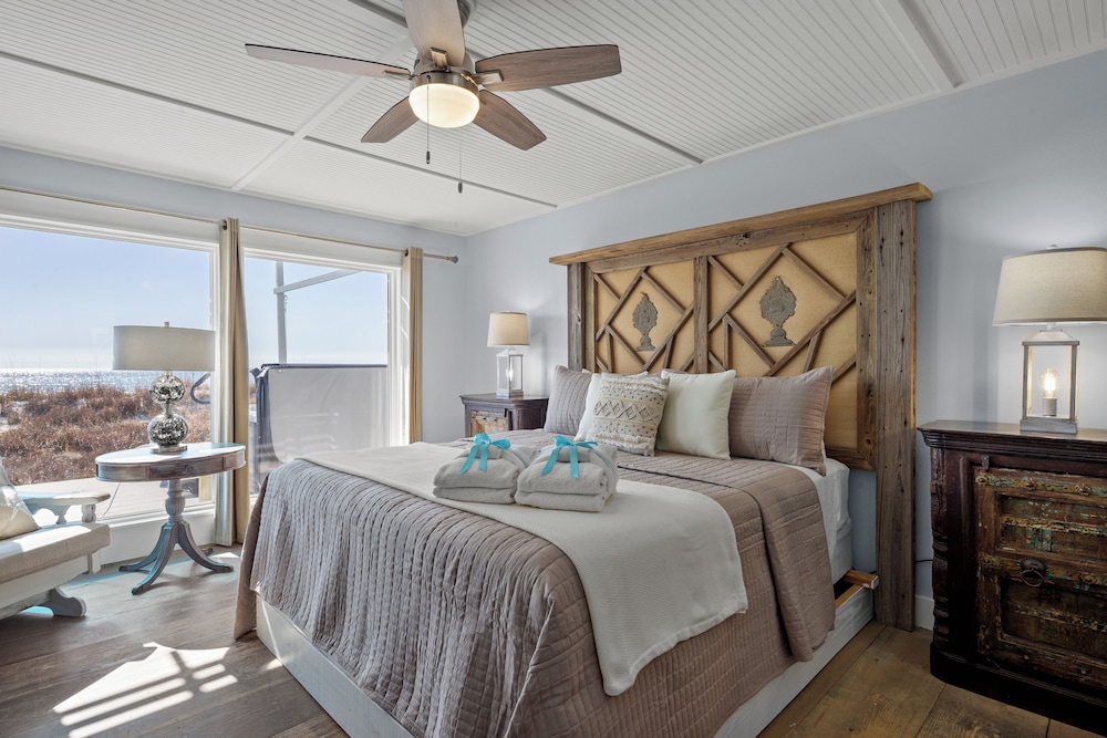 Luxury Gulf Front Property Directly on the Beach Sleeps 15 - photo 7