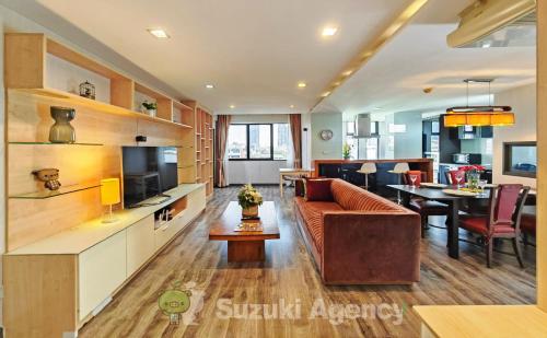 W8 Condo LUXE 2 Bedroom Private floor Best Hip Central Bangkok area 5 mins from Thonglo BTS station