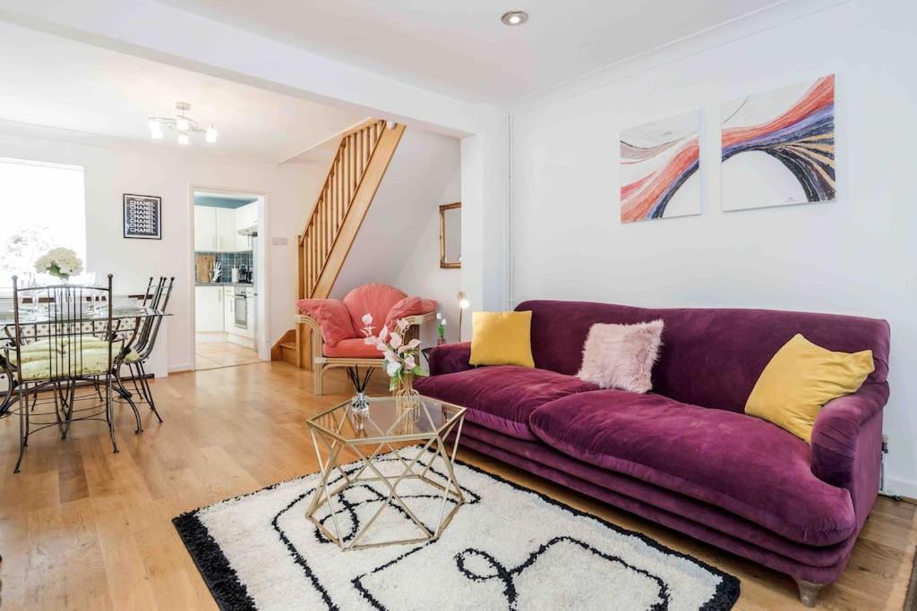 Stunning Victorian 3 Bed House Central Windsor — 4-Star Luxury Hotel in Windsor, United Kingdom