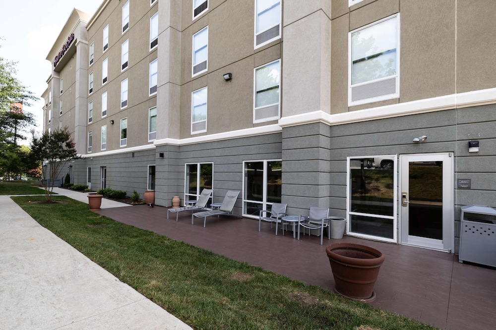 Hampton Inn & Suites Greensboro Coliseum Area - photo 51