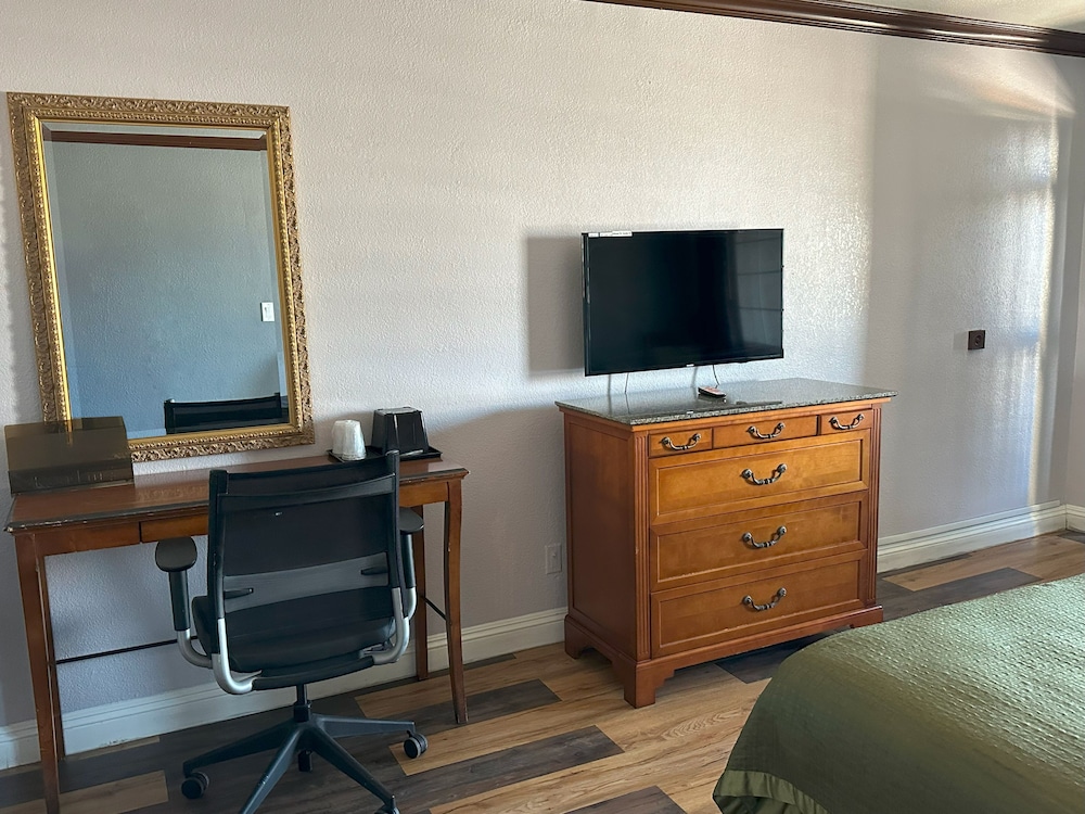 Americas Best Value Inn Corona - photo 17