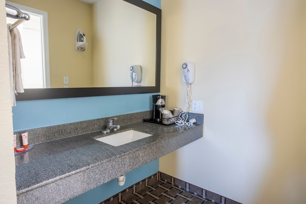 OYO Hotel Knoxville TN Cedar Bluff I 40 - photo 36
