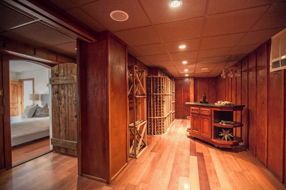 5 Acre Estate w Lake Pool & Hot Tub De Luz by Avantstay - photo 11