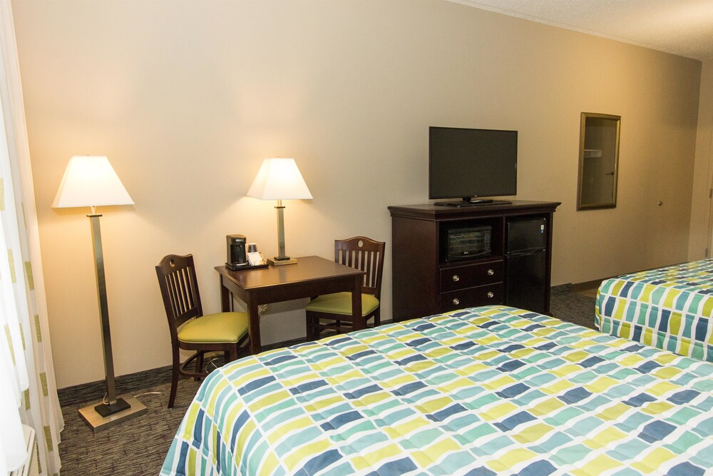 Cedar Point's Express Hotel - photo 13