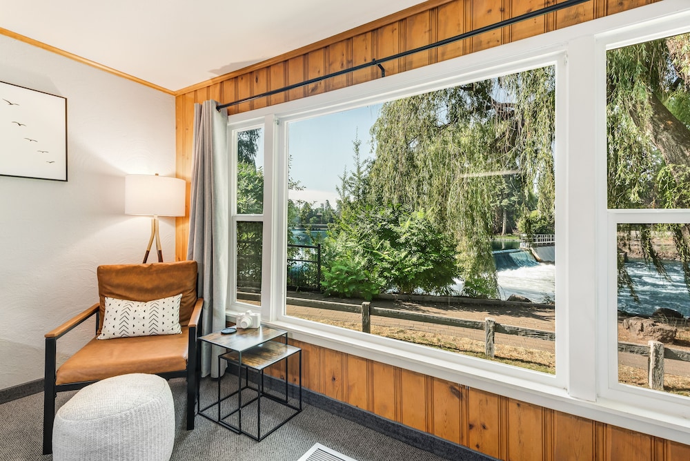 Bend Riverside Inn & Suites - photo 351