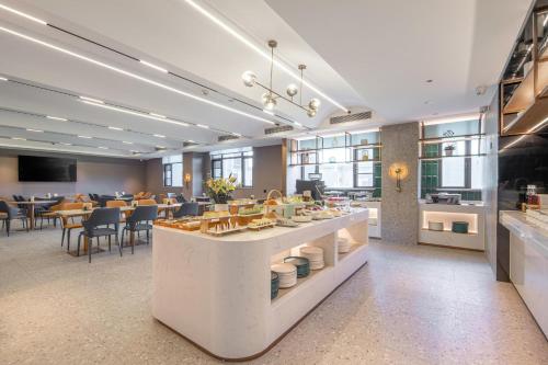 Atour Hotel Zhuhai Jinwan Airport in Zhuhai, People's Republic of China