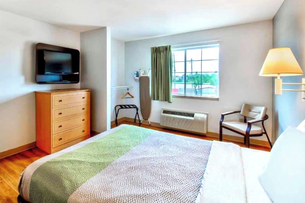 OYO Townhouse Sulphur LA Extended Stay - photo 9