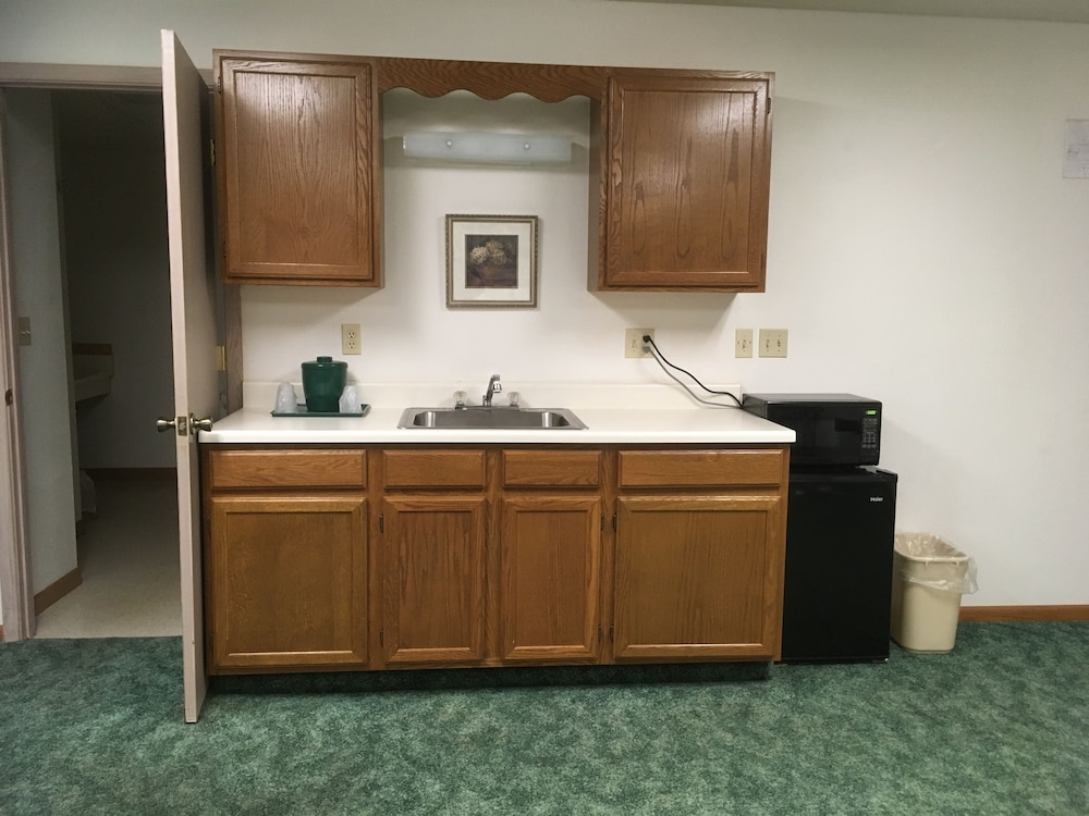 Value Host Motor Inn - photo 7