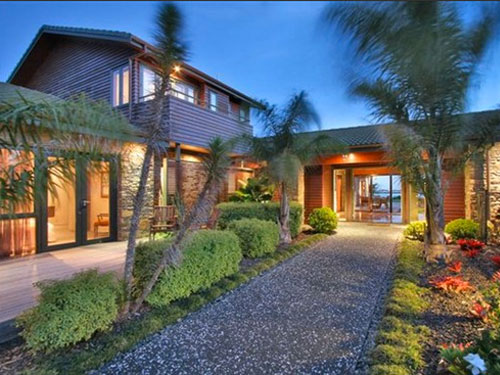 Peninsula Waterfront Retreat — 4-Star Luxury Hotel in Whangamata, New Zealand