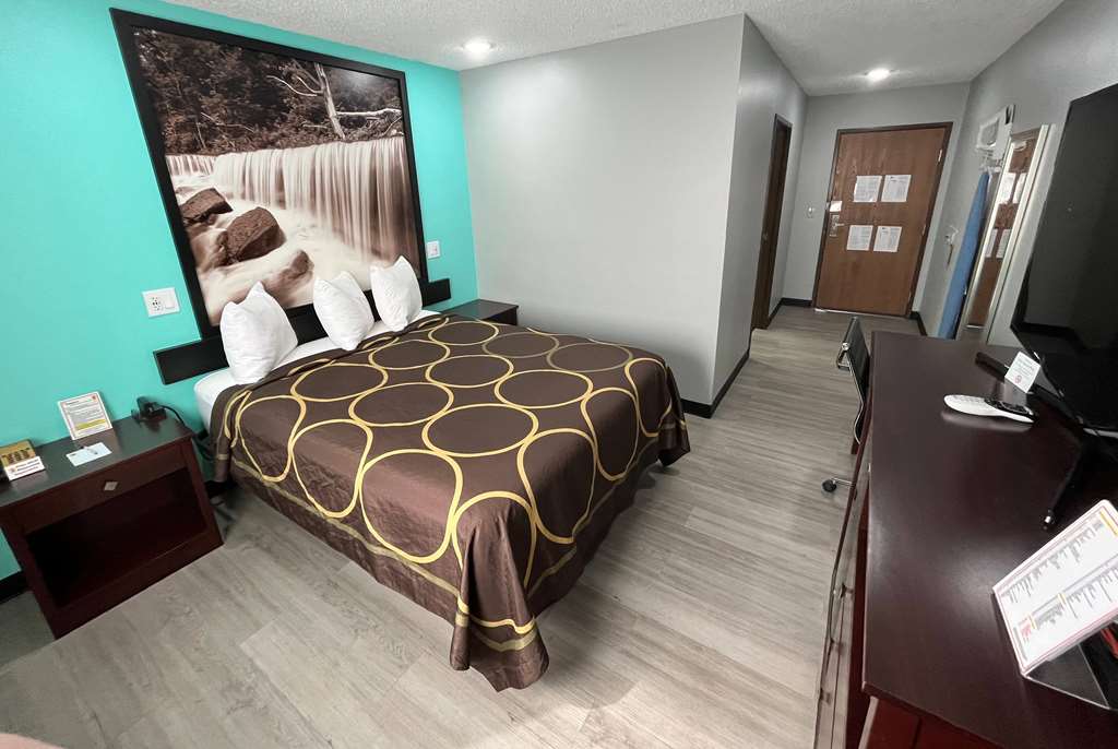 Super 8 by Wyndham Emporia - photo 3