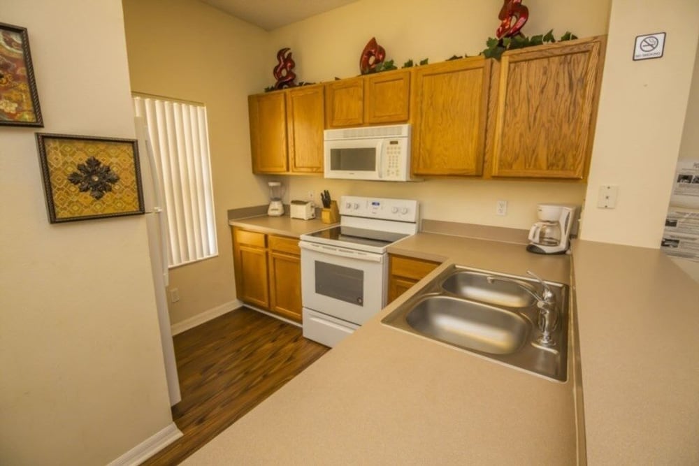Rolando's Emerald Island Resort Townhouse 3 Bedroom Townhouse by Redawning - photo 5