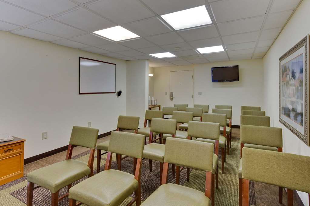 La Quinta Inn & Suites by Wyndham Lakeland East - photo 22