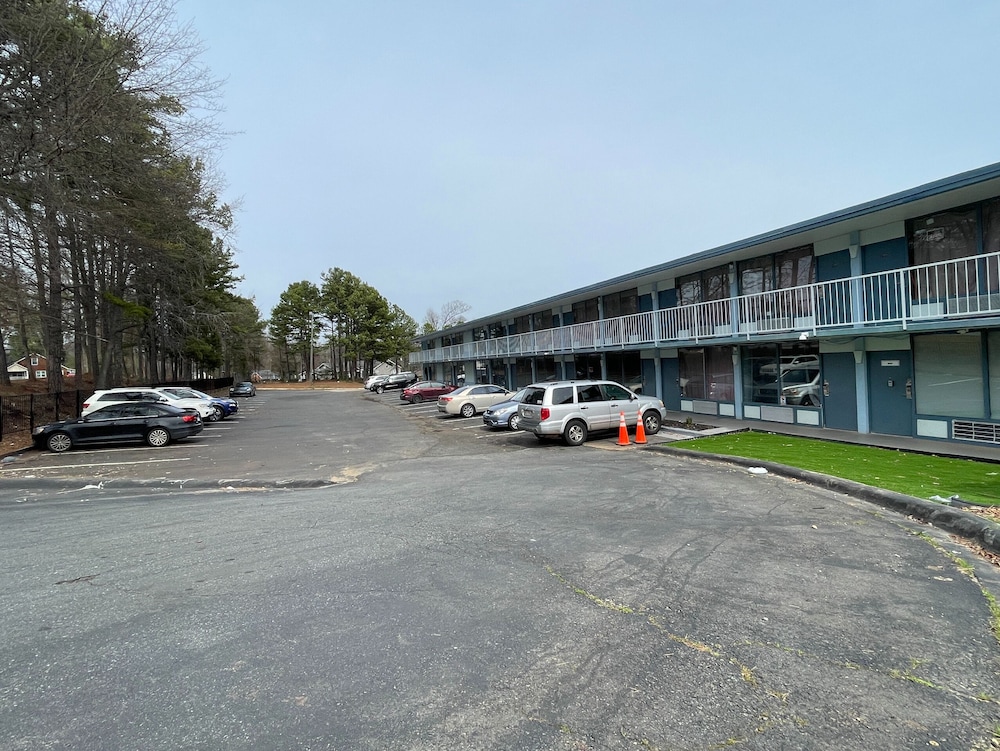 Lamplighter Inn By OYO Charlotte Airport Area - photo 30