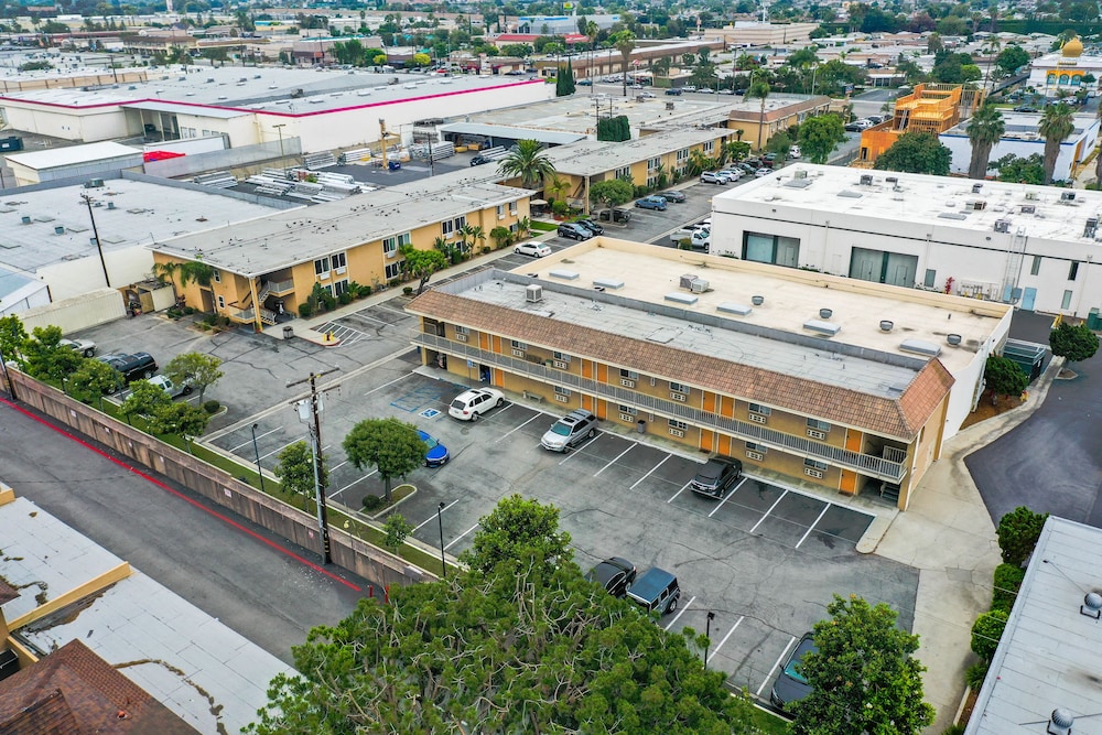 Howard Johnson by Wyndham Buena Park - photo 34