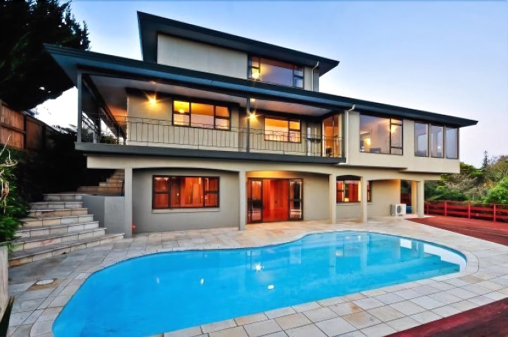 Luxury Country Views In Riverlea in Hamilton, New Zealand