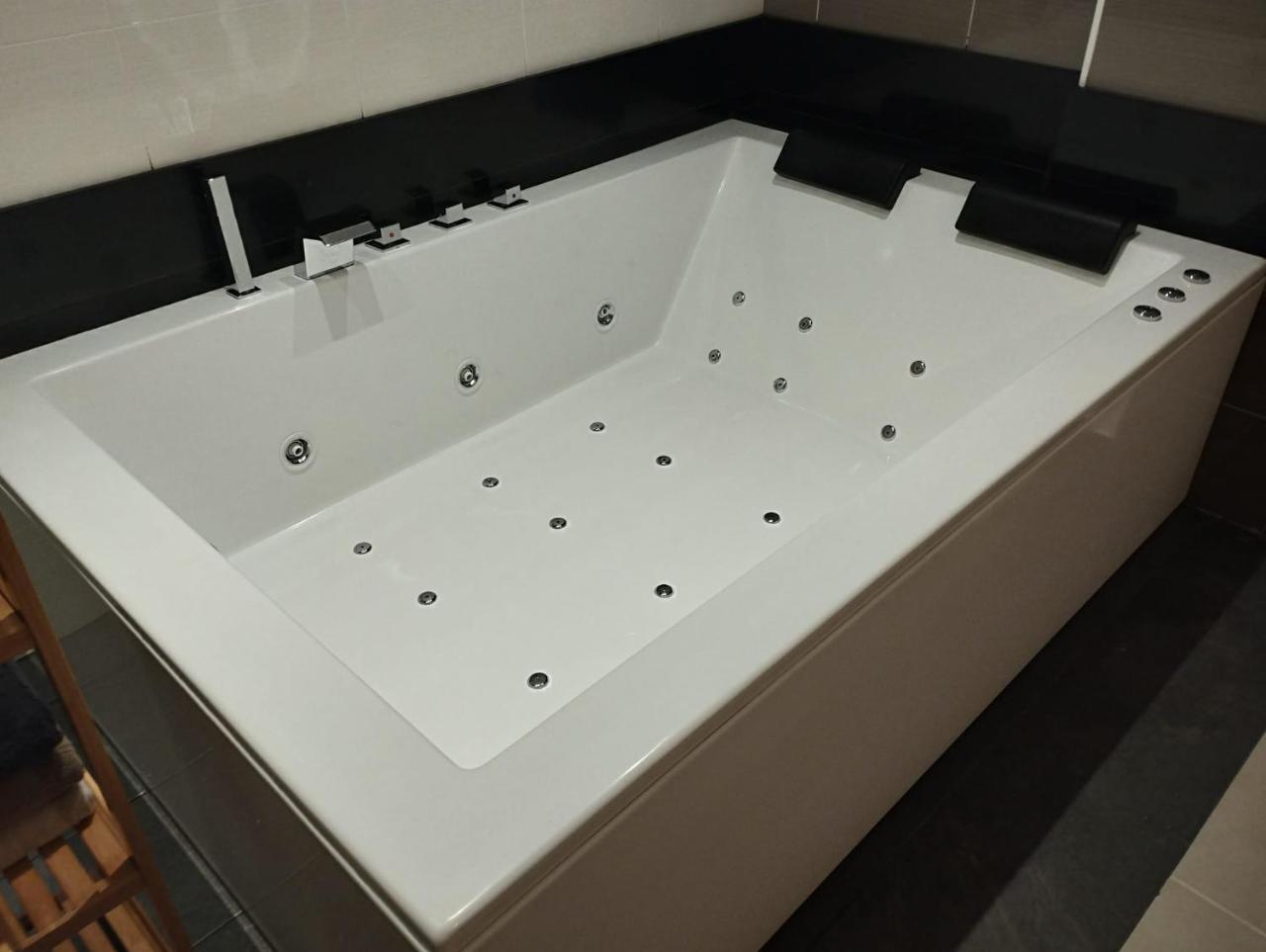 Atico Con Hidromasaje Terraza Y Piscina En Ebrehogar — Amposta — photo 4