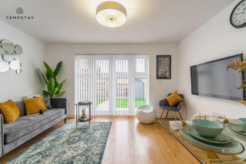 4BR Madejski Stadium Royal Berk Hosp By Tempstay