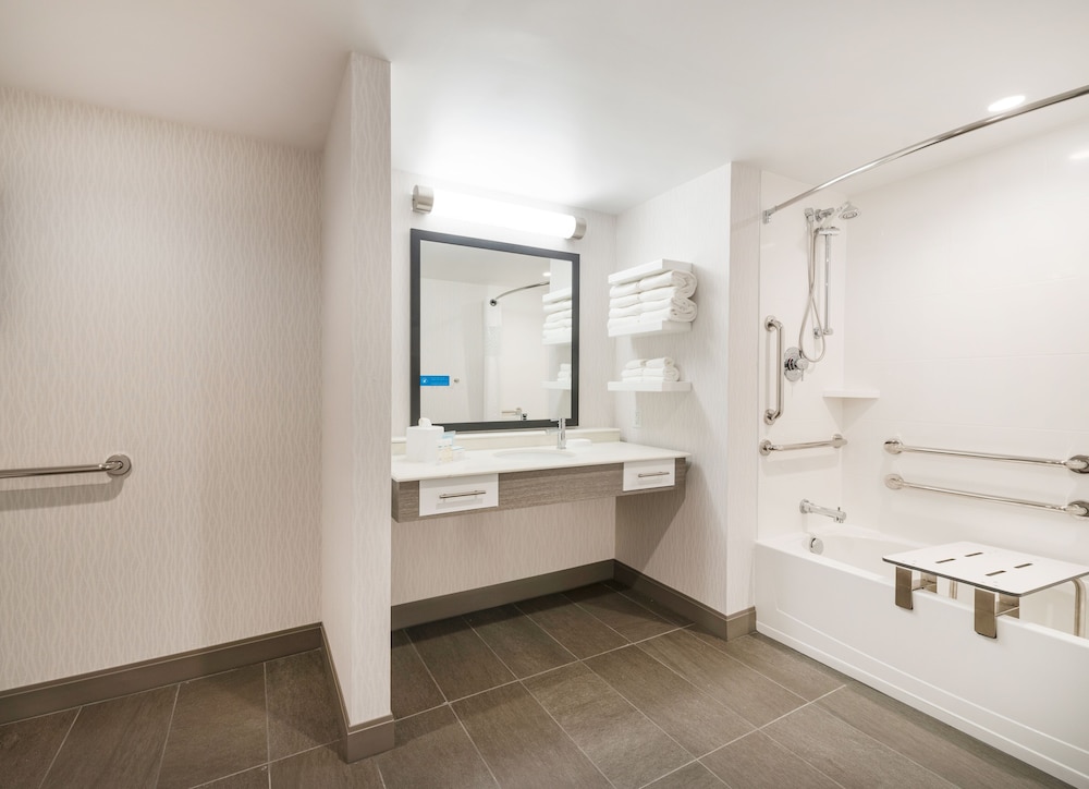 Hampton Inn & Suites Miami Wynwood Design District - photo 30