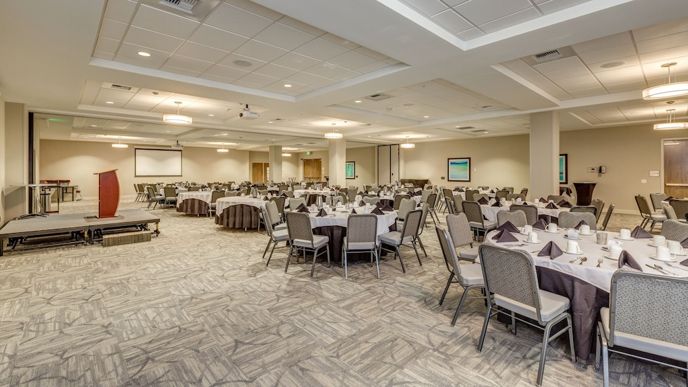 Holiday Inn & Suites Bellingham by IHG - photo 92