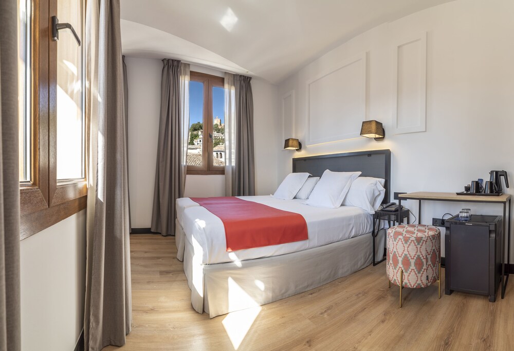 Hotel Boutique Puerta De Las Granadas — Granada