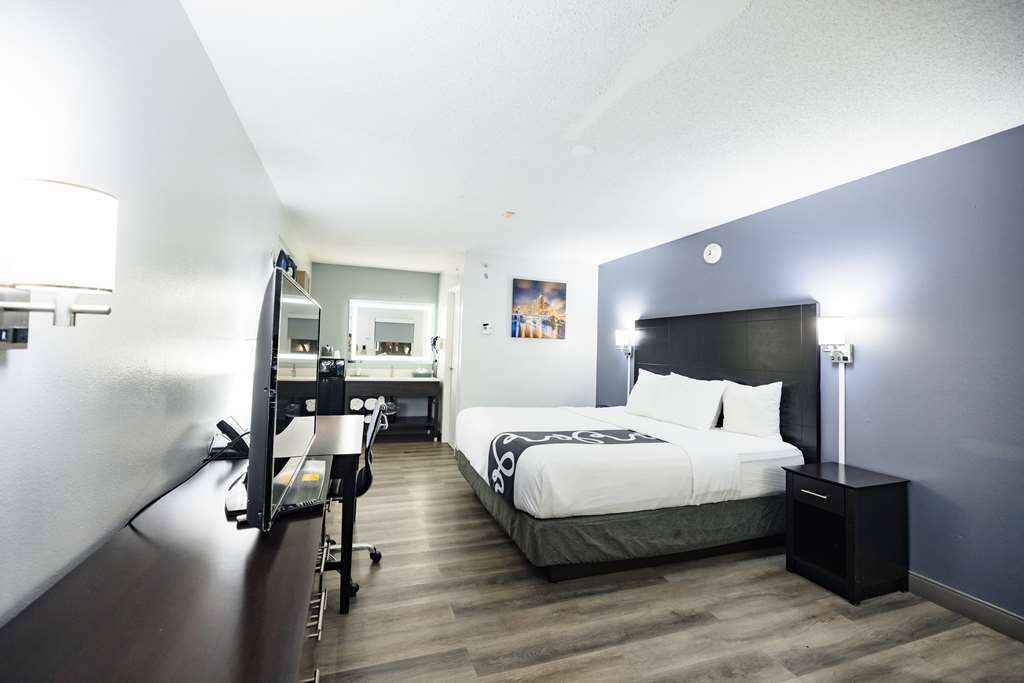 La Quinta Inn by Wyndham Tampa Near Busch Gardens - photo 40