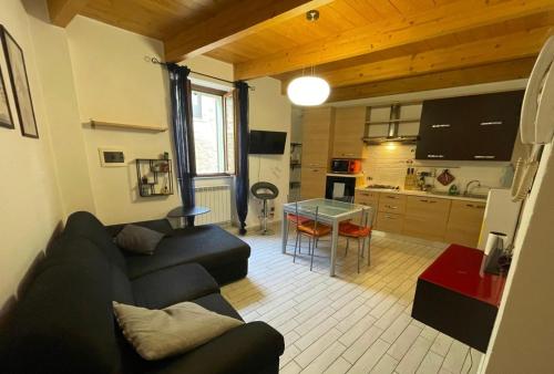 Ollis Place 22082362 — Urbania