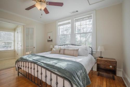 Classic City Apartment w Firepit — 4-Star Luxury Hotel in Athens, United States
