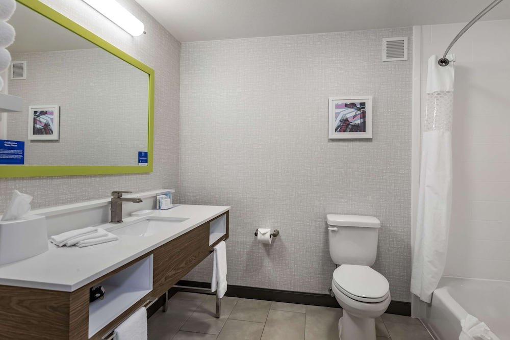 Hampton Inn Ft Collins - photo 32