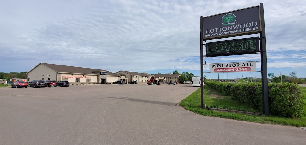 Cottonwood Inn and Conference Center - photo 42