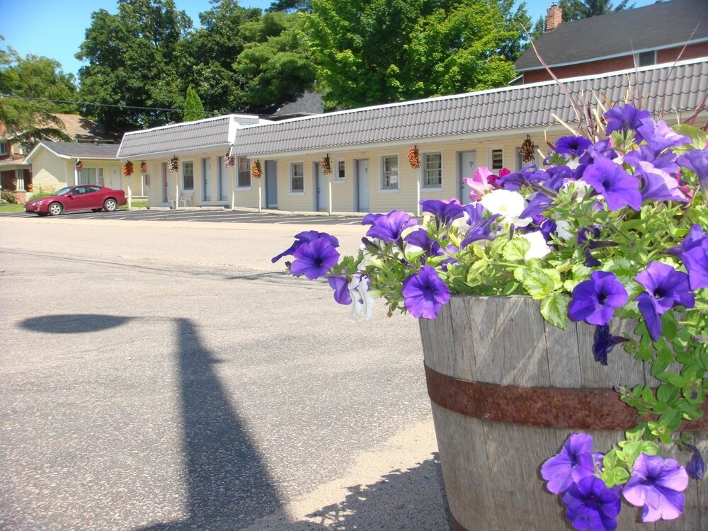 Bracebridge Inn - carbon neutral hotel in Bracebridge