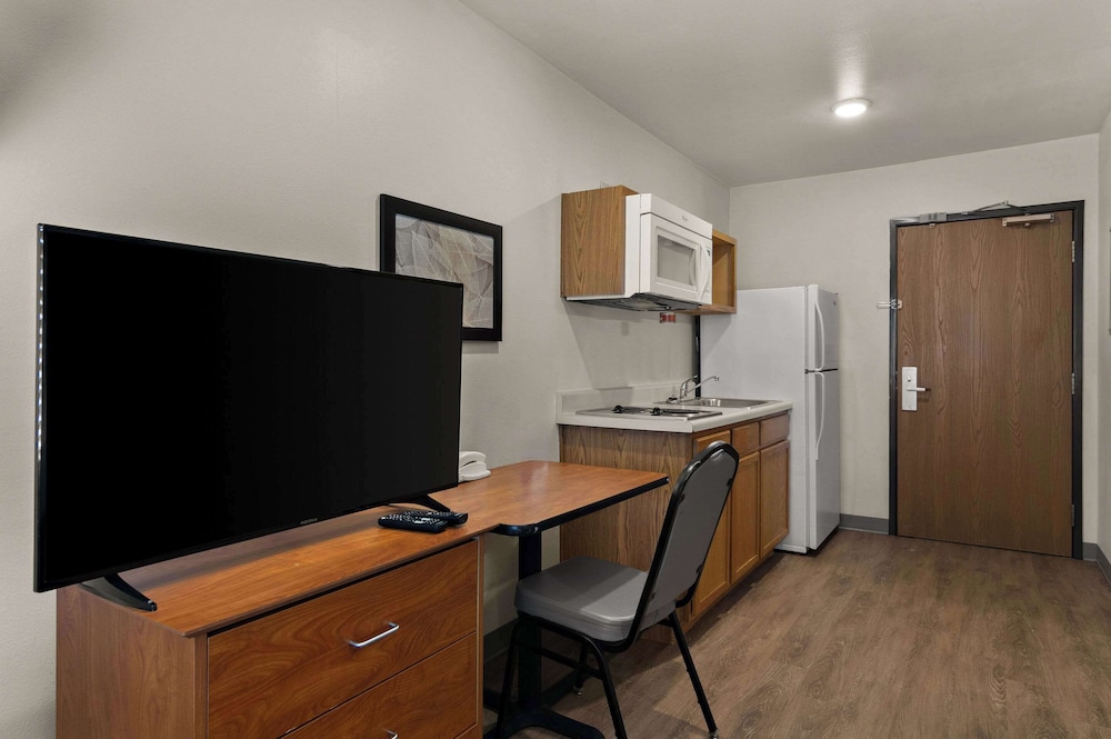 WoodSpring Suites Champaign near University - photo 13