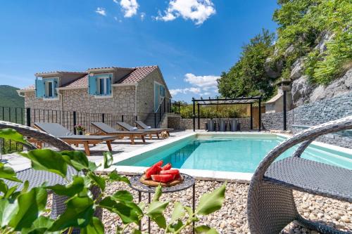 NEW Stone villa JUDITA with heated pool and hydro massage — 4-Star Luxury Hotel in Zadvarje, Croatia