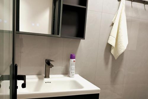 Luxury 2br apt Work & Relax