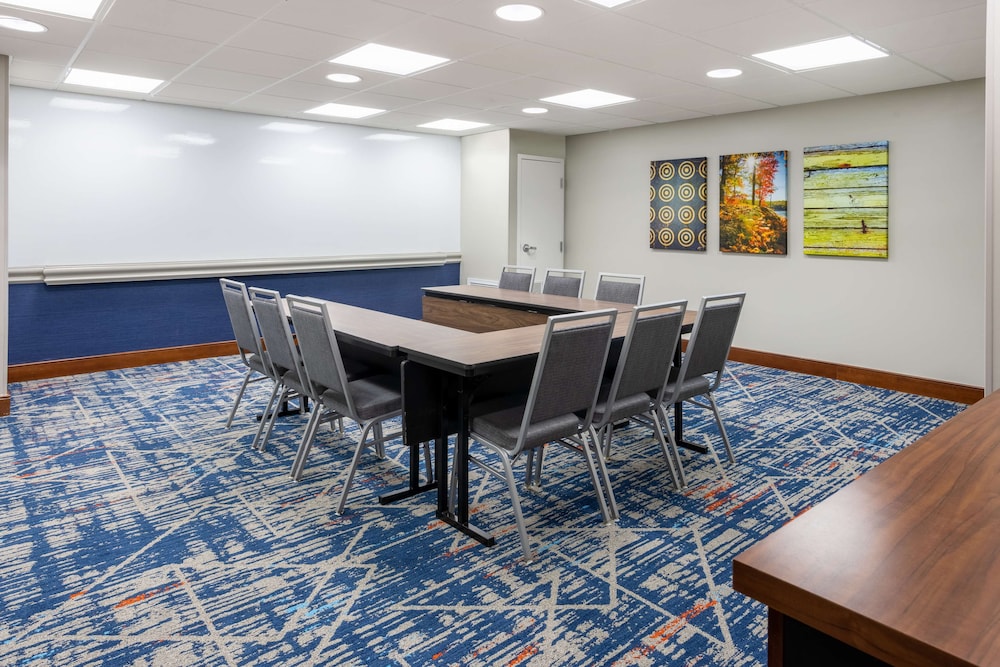 Hampton Inn Harriman Woodbury - photo 38