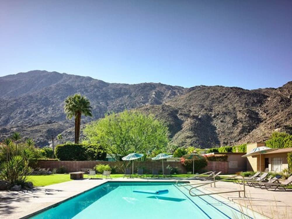 The Hideaway 21 and Over a Town and Desert Boutique Hotel - photo 7