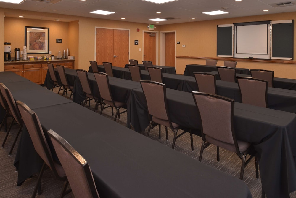 Hampton Inn & Suites Bakersfield North Airport - photo 29