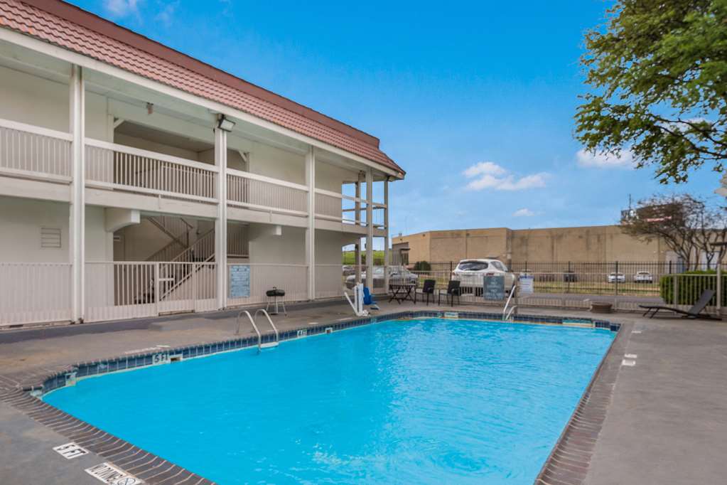 Motel 6 Dallas TX Market Center - photo 17