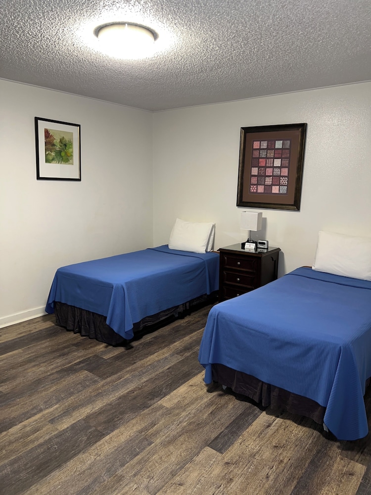 Tip Top Motel Cafe & Bakery - photo 25