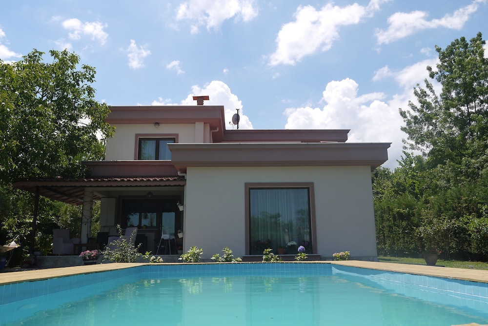 Villa De Pepper — 4-Star Luxury Hotel in Sapanca, Turkey