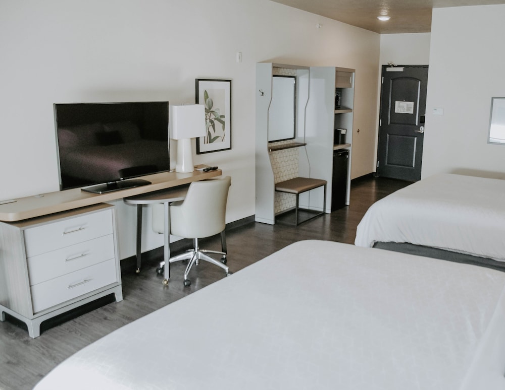 Holiday Inn Omaha Downtown Waterpark by IHG - photo 12