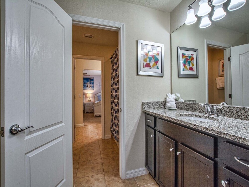 Spacious 8BR Villa w Pool & Resort Amenities - photo 36