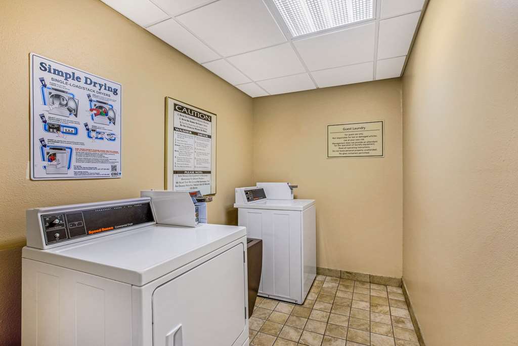 La Quinta Inn & Suites by Wyndham Des Moines West Clive - photo 83