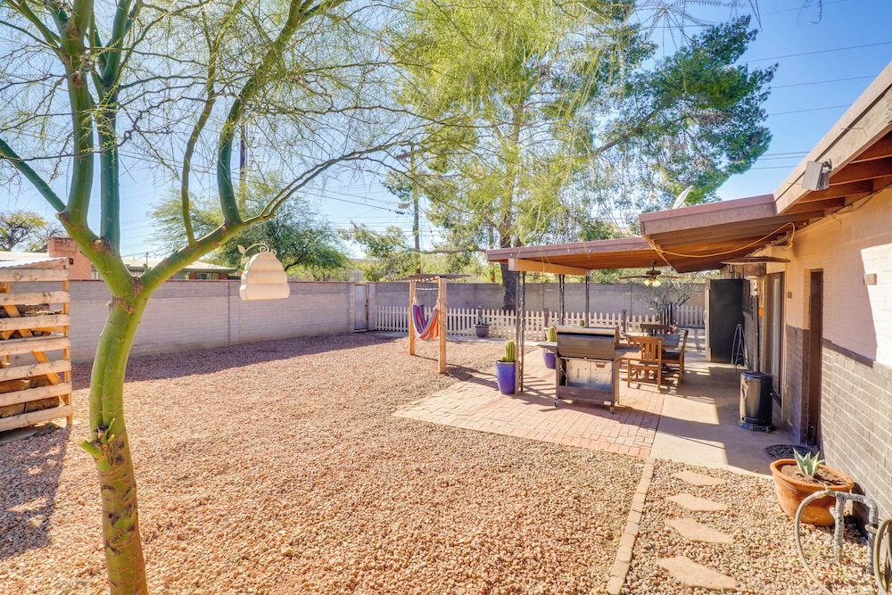 Half mi to Loop Access Private Tucson Hideaway in Tucson, United States