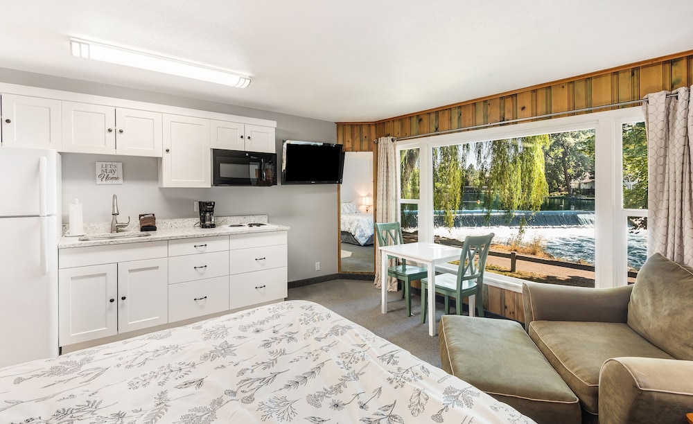 Bend Riverside Inn & Suites - photo 123