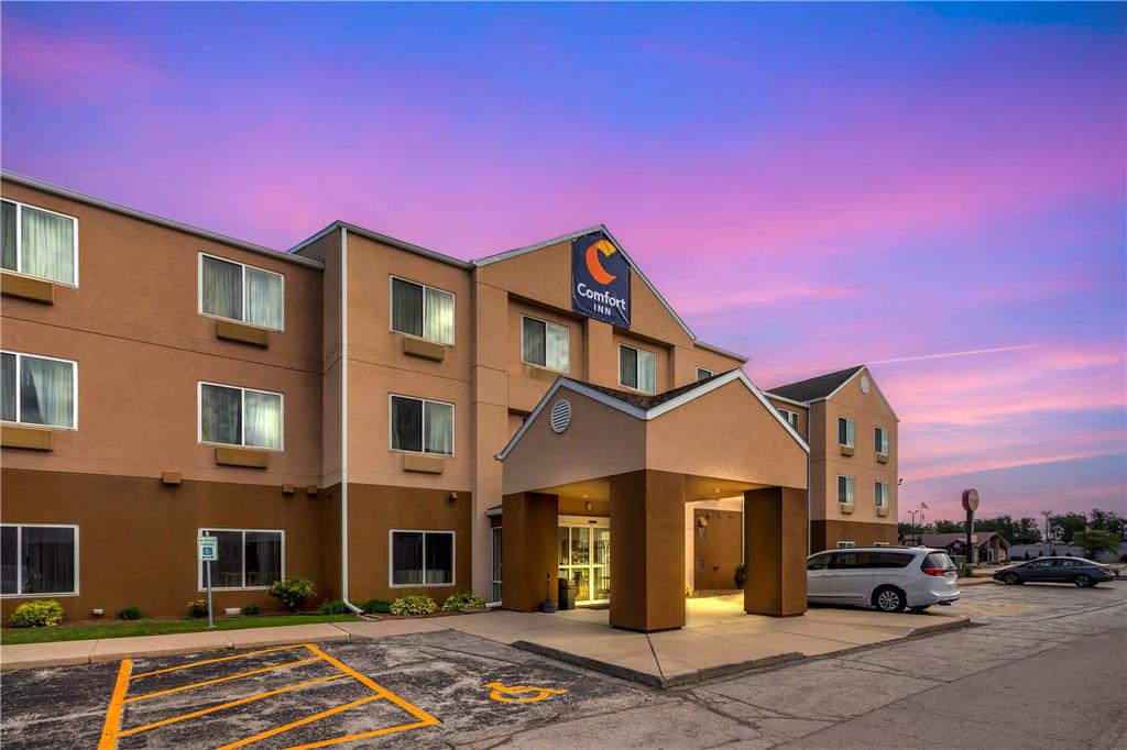 Comfort Inn & Suites Green Bay Stadium Area - photo 3