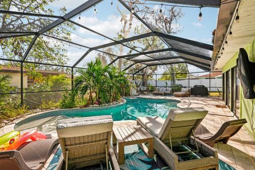 4 Br Bradenton Home Private Pool Outdoor Bar WD — 4-Star Luxury Hotel in Bradenton, United States