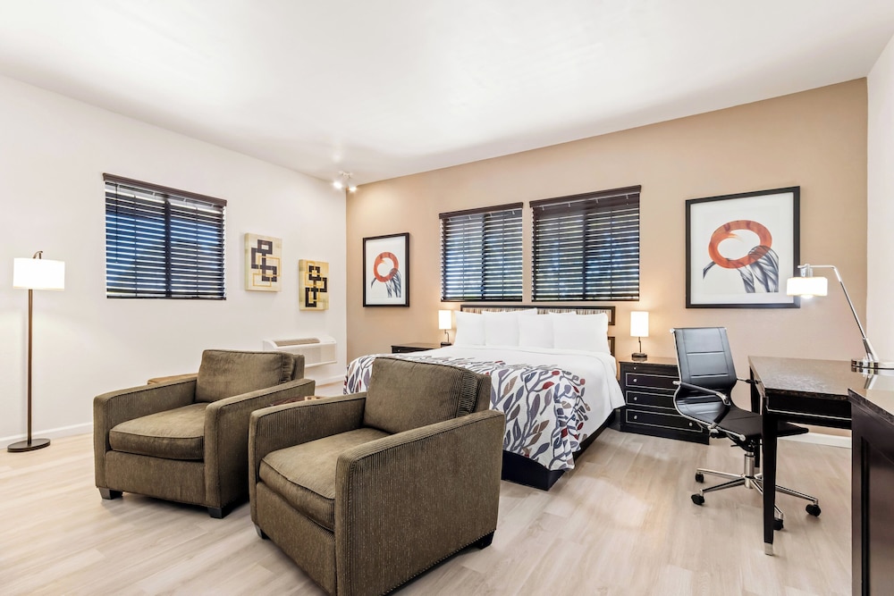 Red Roof Inn Ridgecrest - photo 12
