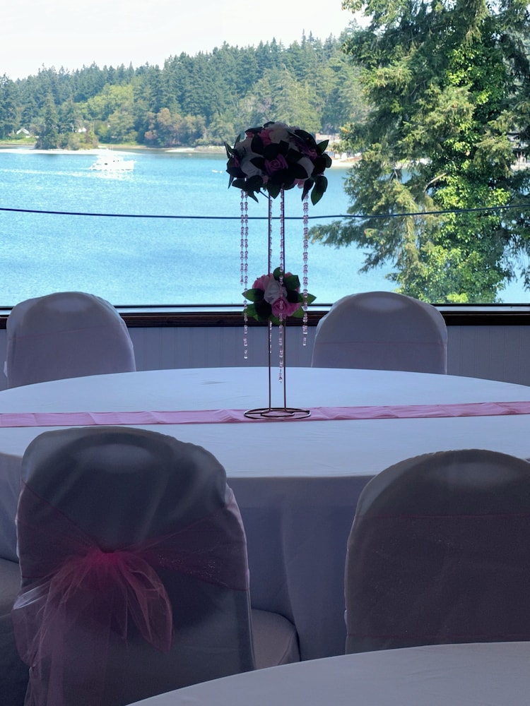 Oyster Bay Inn & Suites - photo 4