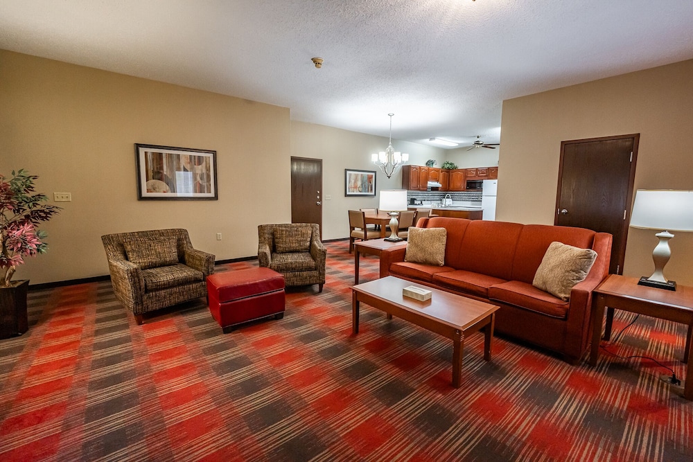 Christopher Inn and Suites - photo 13