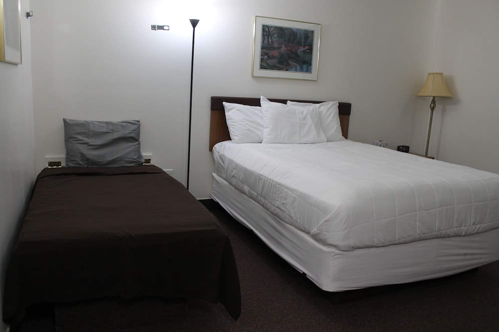 American Host Inn - photo 8
